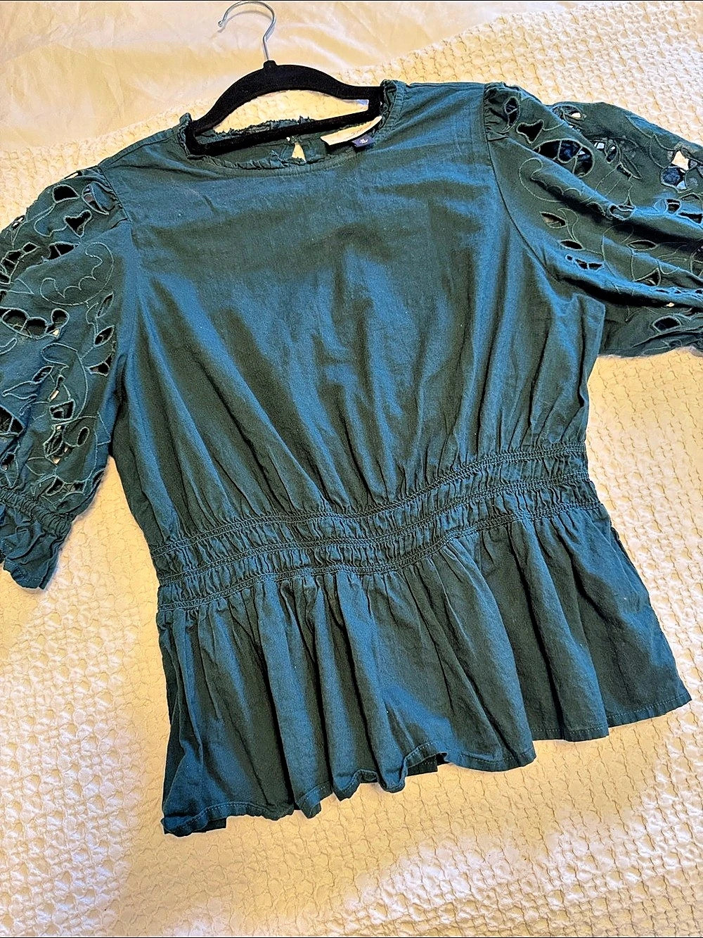 Universal Thread Short Sleeve Cutwork V-Neck Blouse Green